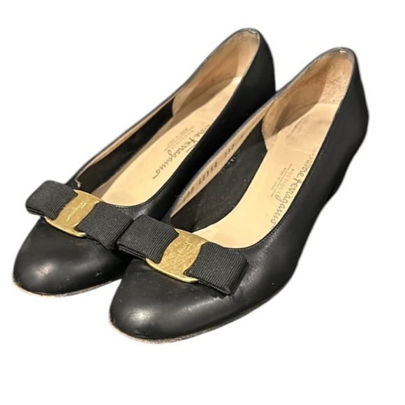 Salvatore Ferragamo Vara Pumps size 6 black - Picture 1 of 10